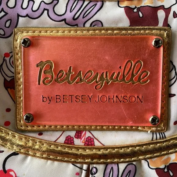 Y2K SM hobo sweet treats white Betsey Johnson Betseyville shoulder bag - Picture 2 of 13